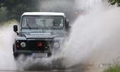 Kinh nghiệm lái ôtô khi gặp mưa lớn