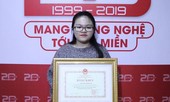 Nữ sinh viên xương thủy tinh nhận bằng khen của Bộ trưởng Phùng Xuân Nhạ