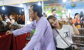 Ca sỹ Ánh Linh trải lòng chuyện bị 'ném đá' khi được Hoài Linh nhận làm con nuôi