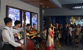 Hàng trăm khán giả 'cháy' với âm nhạc và bộ phim về nhạc sỹ Trần Tiến
