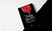 “Nàng tóc đỏ” – Tiểu thuyết về lời tiên tri tự ứng nghiệm