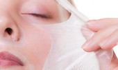 Thiếu nữ 17 tuổi hỏng mặt do dùng mỹ phẩm lột trắng da