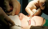 Bác sĩ ‘hút mỡ bụng cho thai phụ’ ngang nhiên mổ thẩm mỹ dù đang bị đình chỉ hành nghề