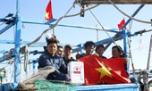 Cờ Tổ quốc, tủ thuốc y tế đến tay ngư dân Lý Sơn