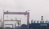 Tàu sân bay Trung Quốc đang đóng dở ‘biến mất’, nay lại xuất hiện ở Thượng Hải