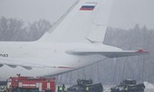 Hai xe tăng Nga cứu hộ vận tải cơ khổng lồ An-124 ra sao?