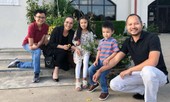 Ca sĩ Hồng Ngọc khoe ảnh nuôi gà, thả cá chống dịch trên đất Mỹ
