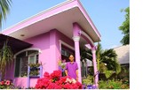 Đầu năm, ghé thăm nhà lão nông có sở thích màu tím 'quái lạ'!