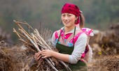 Bà mẹ 19 tuổi người Mông có nụ cười rạng rỡ ở Đồng Văn