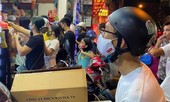 Người dân Hà Nội sớm xếp hàng mua bánh Trung thu truyền thống
