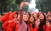 NSƯT Xuân Bắc, Bảo Thanh rạng rỡ bên các bạn sinh viên ở ngày hội Chủ nhật Đỏ