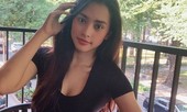 Hoa hậu Tiểu Vy khoe mặt mộc xinh đẹp, gợi cảm mơn mởn với áo xẻ sâu