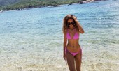 H'Hen Niê mặc bikini hồng khoe body 'bỏng mắt', gây choáng với vòng eo cực nhỏ