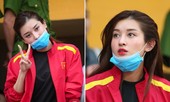Huyền My đeo khẩu trang kín mít đi xem đá bóng vẫn nổi bật đầy xinh đẹp trên sân Hàng Đẫy