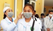 Đà Lạt: Phát miễn phí khẩu trang, dung dịch diệt khuẩn cho sinh viên