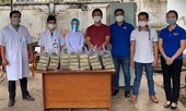 Bí thư đoàn trường gói bánh chưng gửi đến nơi điều trị bệnh nhân COVID-19