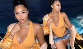 Mẫu ngoại cỡ Jordyn Woods tròn đầy 'bốc lửa' với áo tắm
