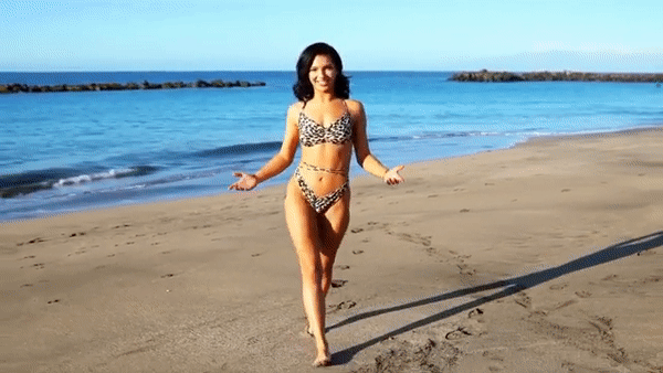 Alexandra Cane thả dáng cực 'bốc lửa' với bikini