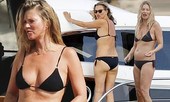 Siêu mẫu lừng danh Kate Moss đi nghỉ với bạn trai kém 13 tuổi, vóc dáng chảy xệ gây sốc