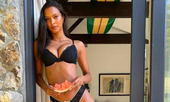 'Thiên thần' Lais Ribeiro mặc nội y tôn ngực căng đầy cực quyến rũ