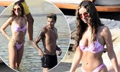 Nàng WAG nóng bỏng của tiền vệ Dele Alli gợi cảm nổi bật ở biển