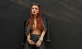 Bella Thorne khoe ngực 'nóng mắt' trên tạp chí