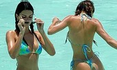 'Siêu mẫu đắt giá nhất thế giới' đẹp như mộng với bikini siêu tí hon