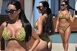 Sao truyền hình 9x Yazmin Oukhellou khoe ba vòng 'bốc lửa' với bikini