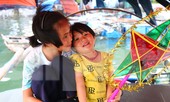Trung thu của những đứa trẻ xóm chài trên vịnh Hạ Long