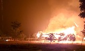Kon Tum: Sét đánh cháy rụi nhà rông tiền tỷ