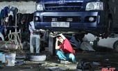 Thị trường ngày 25/10: Xe SH Ý giá 35 triệu, gara sửa xe ô tô quá tải vì mưa lũ