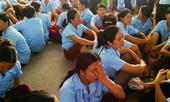 Lo lao động Trung Quốc bị ốm, công nhân tập trung trước cổng doanh nghiệp