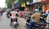 Đường Thủ đô ùn tắc vì loạn chợ cóc, chợ tạm giáp Tết