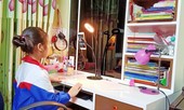 Dạy tiếng Anh trực tuyến: Nơi thu phí cao, chỗ miễn giảm