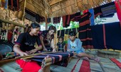 Nữ cán bộ Đoàn Cơ Tu dự Đại hội thanh niên làm theo lời Bác