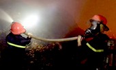 50 chiến sỹ trắng đêm ngăn 'giặc' lửa