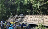 Cấp cứu hơn 30 nạn nhân bị thương trong vụ xe khách lao xuống vực ở Kon Tum