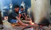 Tây Nguyên: Trắng đêm nổi lửa nấu hàng nghìn bánh tét tặng miền Trung