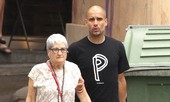 Mẹ đẻ HLV Pep Guardiola qua đời vì COVID-19
