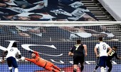 VAR khiến Tottenham rơi điểm cay đắng ở phút bù giờ