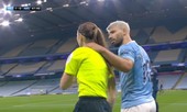 Aguero gây tranh cãi vì hành vi nhạy cảm với nữ trọng tài