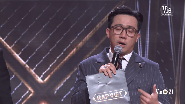 Vì sao dân mạng gay gắt chỉ trích MC Trấn Thành thiên vị trong show 'Rap Việt'?