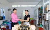 Hai cô gái bước qua vùng an toàn để theo đuổi đam mê