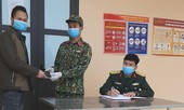 Chiến sỹ trẻ trả lại ví cho người dân