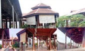 Tận thấy những tư dinh gỗ xa hoa của quan chức