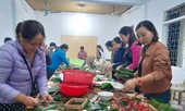 Xuyên đêm nấu bánh chưng gửi về vùng lũ: Ấm tình đồng bào