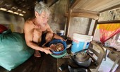 Chui vào nóc nhà nơi dân tránh lũ