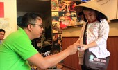 Chăm sóc cả người lang thang, bán vé số trong dịch COVID-19