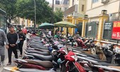 Lát đá vỉa hè để… làm bãi đỗ xe