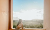 Siêu mẫu Minh Tú khoe bộ ảnh hoàng hôn tuyệt đẹp tại khu cách ly